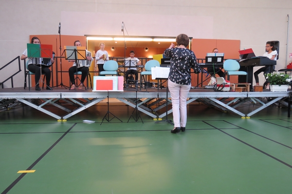Un beau concert de France-Accordéon a eu lieu en collaboration avec le 9ème salon des peintres des Amis du Châtillonnais 2018