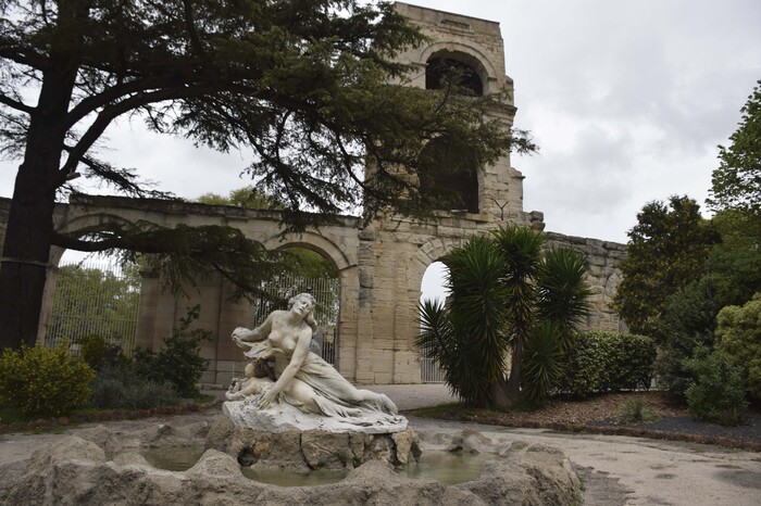 Arles - Jardin d'été - Entrée du théâtre romain