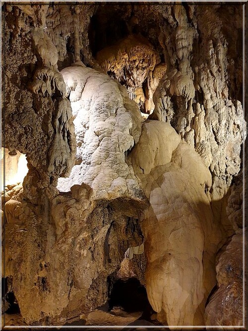 1020 - Villecroze-les-Grottes dans le Var (83)