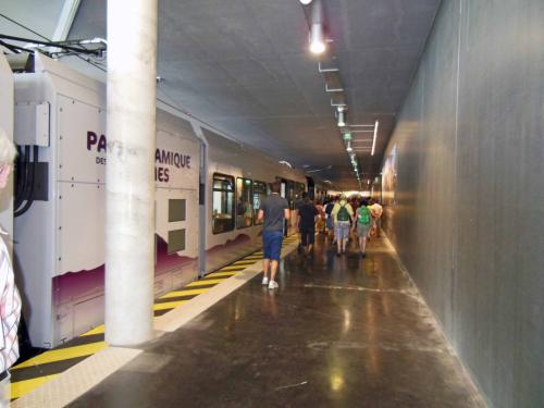 "PANORAMIQUE des DÖMES", le train à crémaillère...