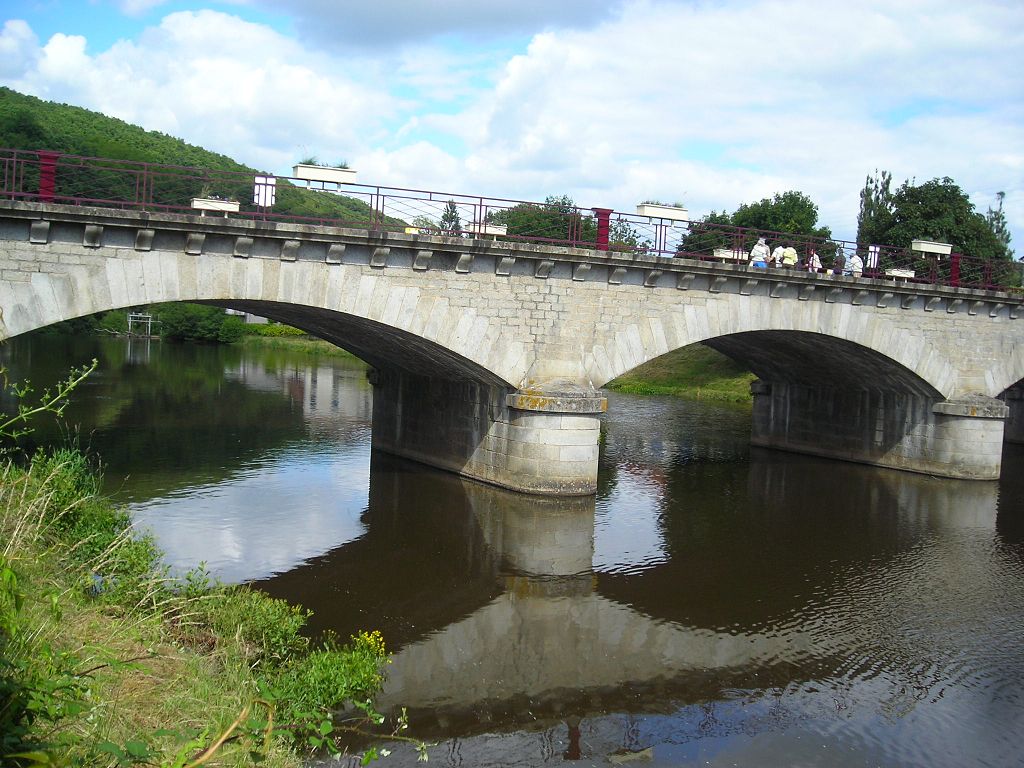 Chambon sur Voueize pont Tardes - panoramio.jpg