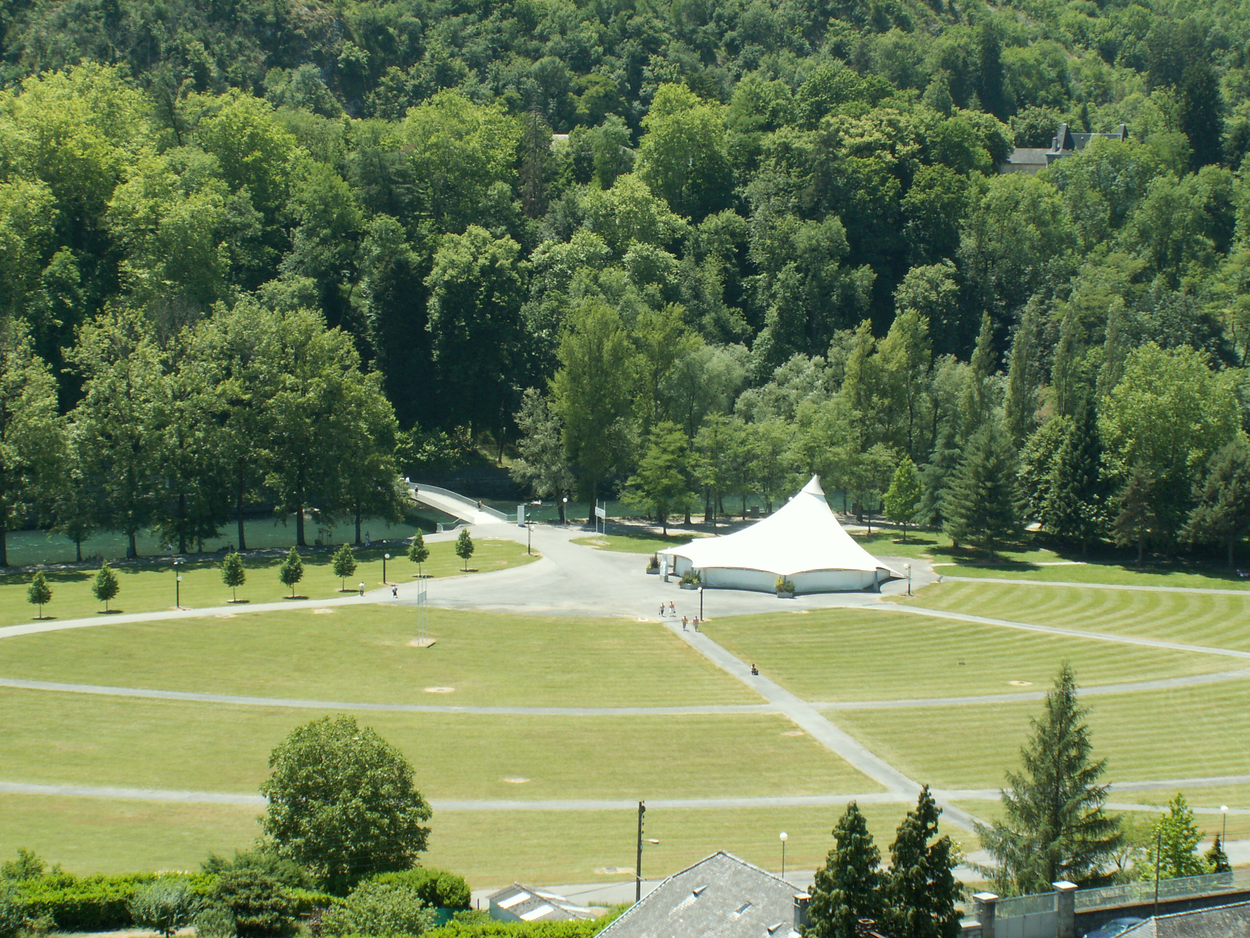 Lourdes : La tente de l'adoration