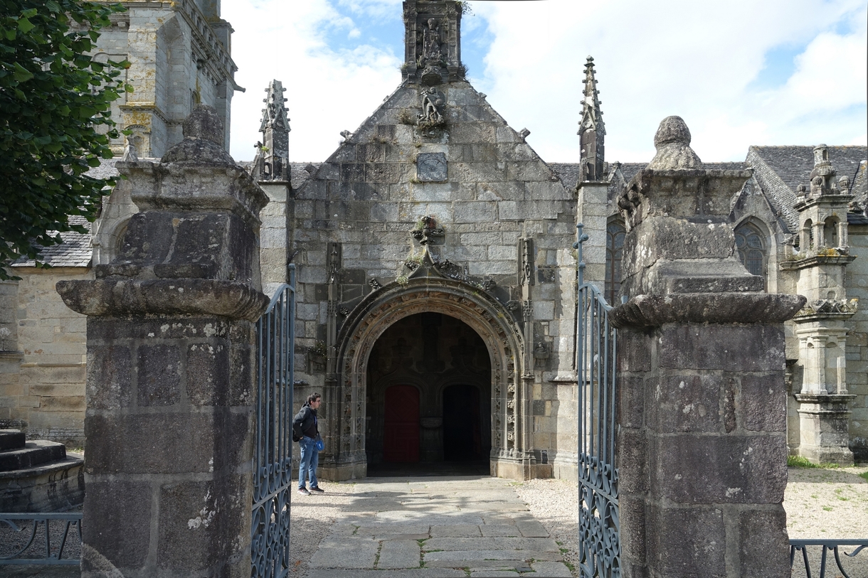 Images de Bretagne – L'église de Lampaul-Guimiliau