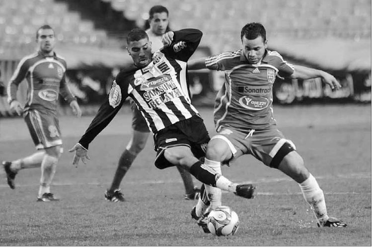 Mardi 9.02.2010 Stade du 5-Juillet (Alger) mise à jour de l'aller MCA-ESS 1-1