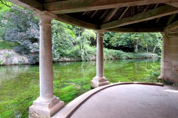 Une jolie visite de Bèze avec les Amis d'Aignay le Duc et alentours....