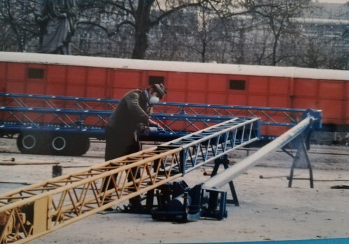 Montage du chapiteau 8 mats du cirque Jean Richard en janvier 1980 à Bordeaux ( archives Eric Langlois)