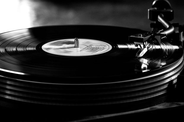 Pourquoi acheter une platine vinyle ? | House music, Vintage vinyl ...