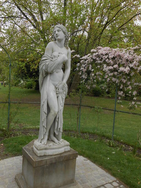  n°124:statue homme(ou femme)célèbre