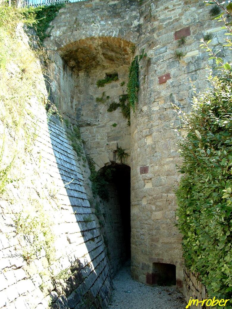 Turenne (4) un village médiévale bâti sur une colline en Corrèze autour de son château en région Limousin.