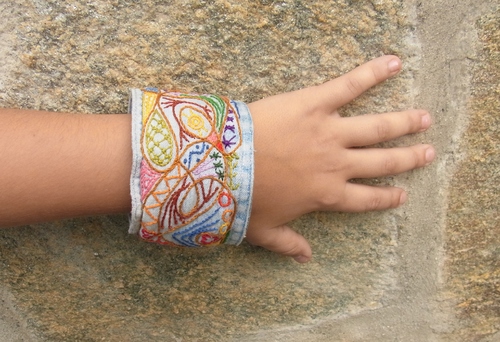 Bracelet avec poignets de chemise en jean