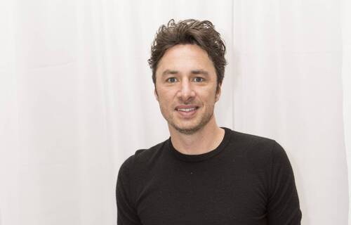 Zach Braff salue la façon dont sa petite amie fait face aux trolls qui moquent leur différence d’âge