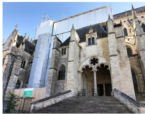 BOURGES - Eglise St-Pierre & Cathédrale