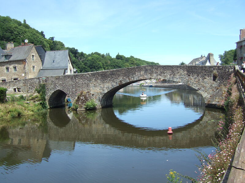 Le port sur la rivière "Rance"