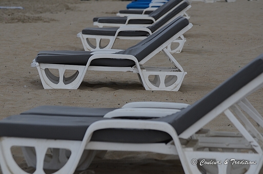 Sur le littoral Belge, les chaises longues