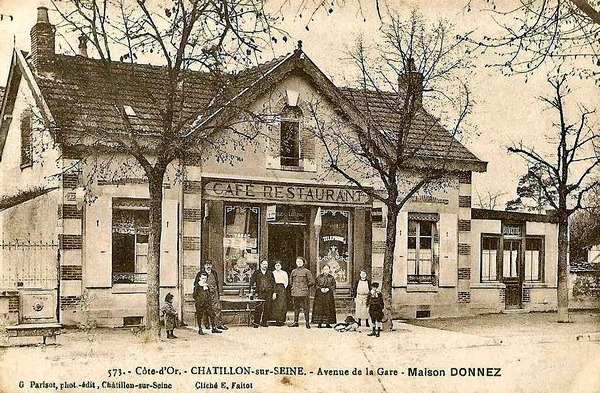 Quelques cartes postales représentant les commerces d'autrefois à Châtillon sur Seine.....