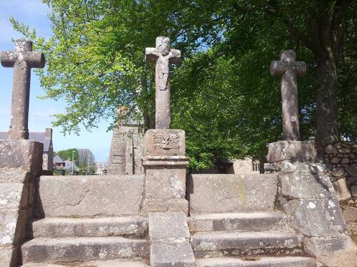 -Les trois croix (Chapelle Saint-Gonéry, Plougrescant)