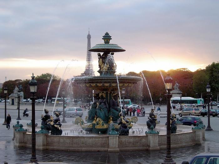 LES PLACES ROYALES DE PARIS