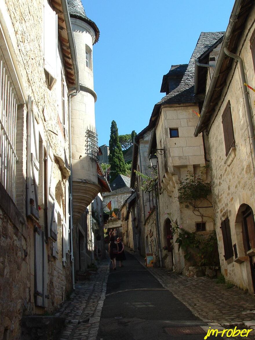 Turenne (2) un village médiévale bâti sur une colline en Corrèze autour de son château en région Limousin.