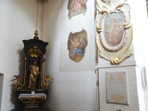 Autour de l'église Zaint Zean Baptiste de Trnava en Slovaquie (photos)