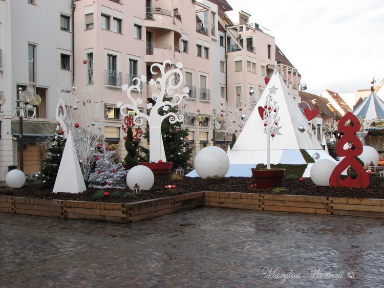 Au temps des marchés de Noël : Colmar Place de la Mairie etc.