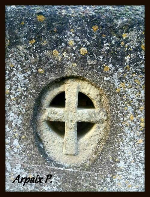 N inversé dans l'église de Saint Gaudéric ...Aude 