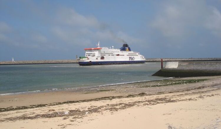 Calais ferrys et plage...