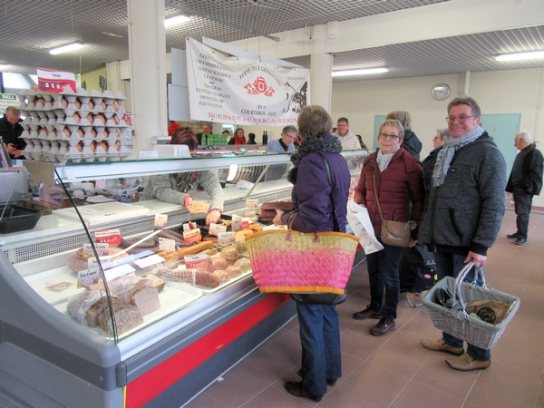 Quelques images du marché de Châtillon sur Seine...la veille du premier confinement annoncé le 15 mars 2020