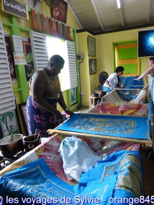 CARAIBES - PETITES ANTILLES - ILE ST KITTS - LE BATIK karibelle batik