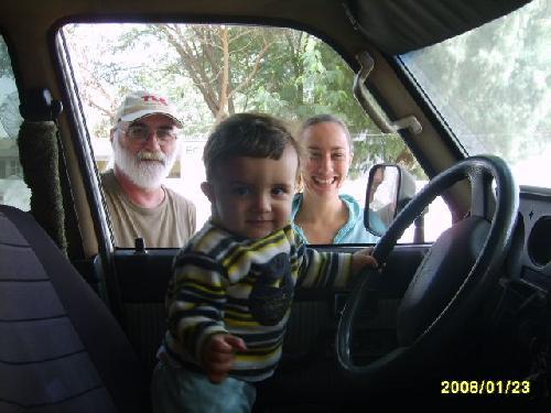 Papy, Olivia, Adrien (son fils) déjà au volant d'un 4x4 !!