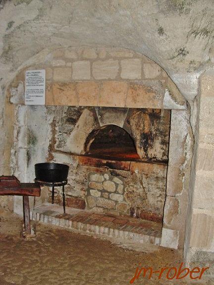 le village troglodyte de Rochemenier , un monde souterrain de la période XIIIe et XIXe siècle ( la vie d'autrefois )