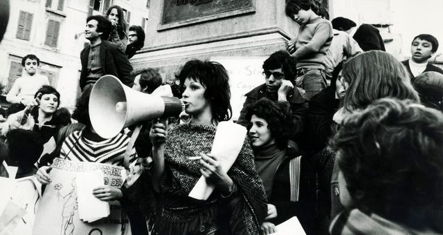 Manifestation féministe pour la légalisation de l'avortement. Paris 1976. ©Getty - Universal Archive/Universal Images Group via Getty Images