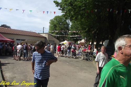 Le Vide-grenier d'Ampilly le Sec, vu par René Drappier..