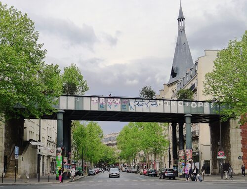 Coulée verte Ancien pont ferroviaire de la Promenade Plantée franchissant l'avenue Ledru-Rollin.jpg