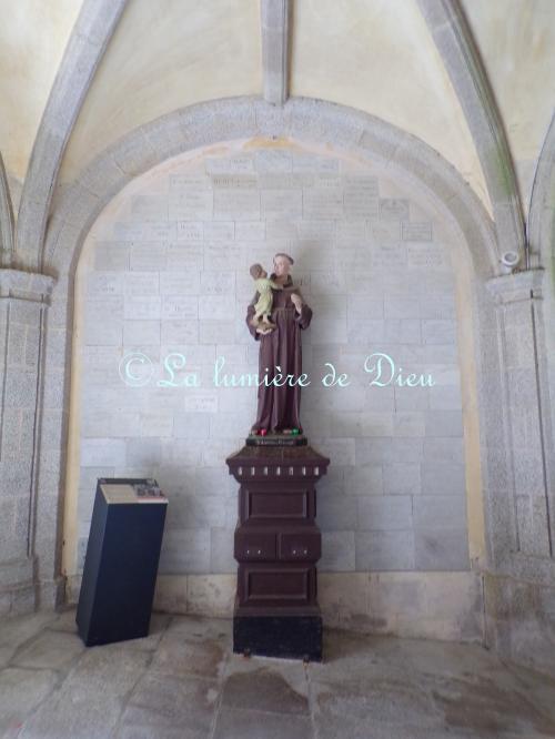 Sainte-Anne d'Auray, le cloître et le chemin de croix