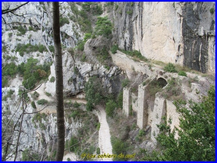 St Guilhem le Désert, le sentier des fenestrettes