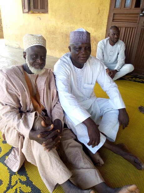 Alhaji, 70 ans, épouse une fille beaucoup plus jeune dans l'État du Niger (Photos)