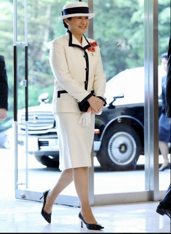 Masako la nouvelle impératrice a assisté à une remise de diplomes à la Croix Rouge