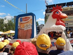 Tour de France 2016: Dans l'ambiance au passage de la caravane publicitaire à Limoges ! 