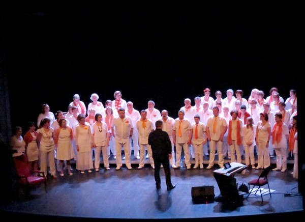 Un concert acoustique des Sans Voix au Théâtre Gaston Bernard, présenté par Armande Altaï !