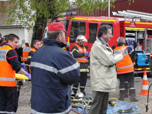 Démonstrations des Sapeurs-Pompiers Châtillonnais en direction des élèves du Collège Fontaine des Ducs de Châtillon sur Seine...