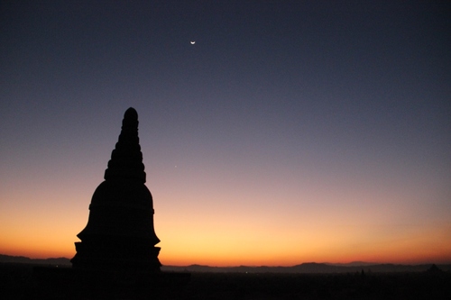 La plaine de Bagan, en calèche et au coucher de soleil