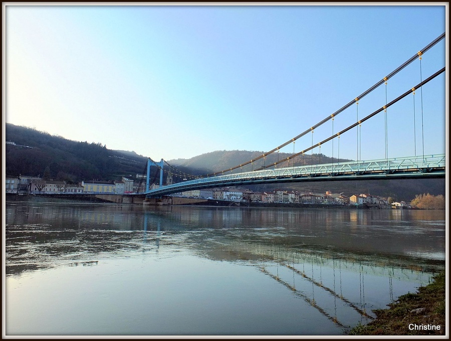 PONT SUR LE RHÔNE