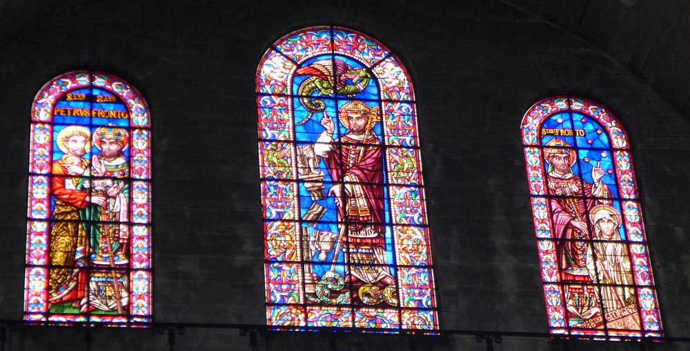 Les vitraux de la Cathédrale Saint-Font, à Périgueux...