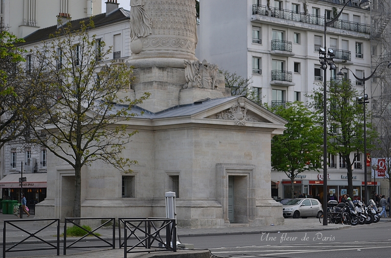 Les colonnes de la barrière du Trône