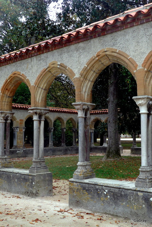 Tarbes : un cloître au jardin Massey 