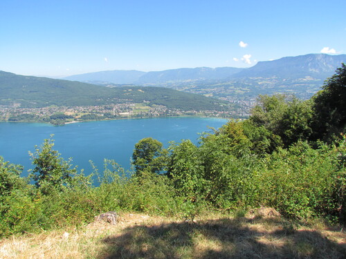 Au pied du lac du Bourget.