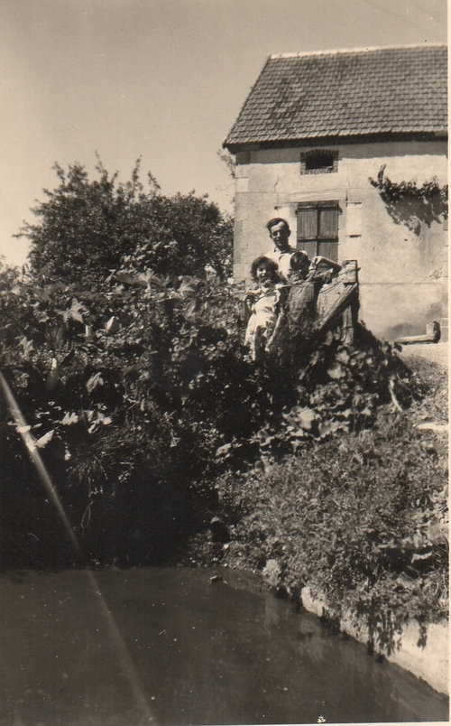 Sur Le Chemin de L'école en 1950