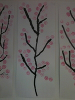 Les branches de sakura à l'encre de chine 