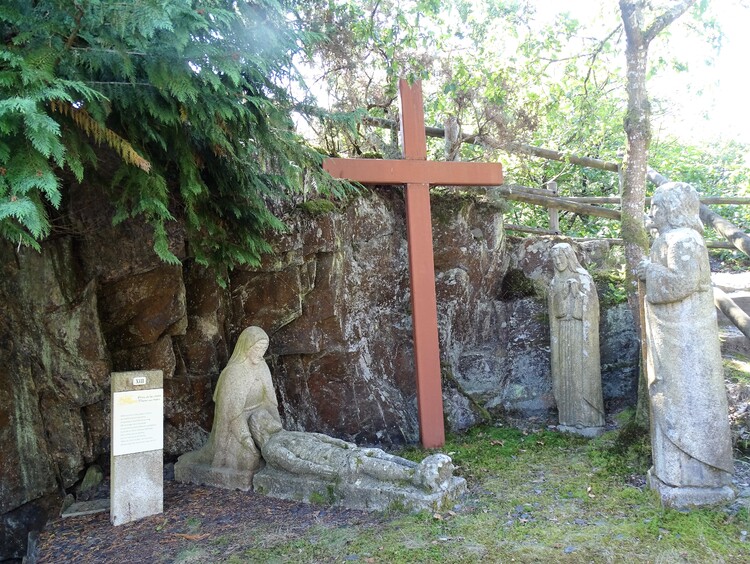 Callac Plumelec Morbihan - Le chemin de croix