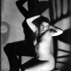 Man Ray - Kiki de Montparnasse vers 1924